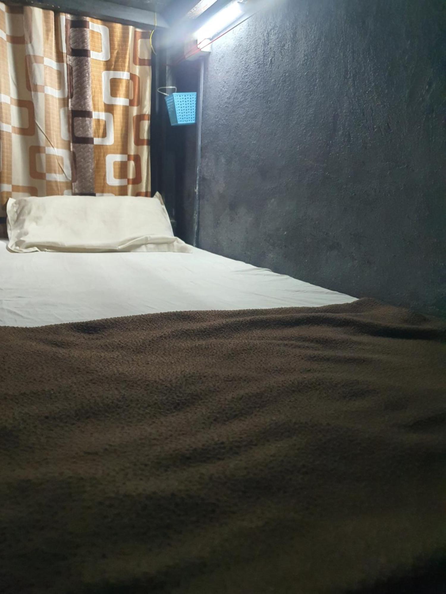 Bapuji Dormitory Hostel Bombay Eksteriør billede