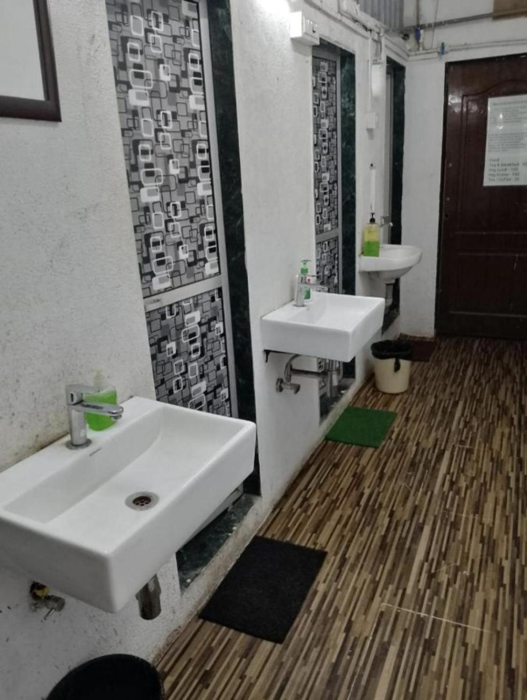Bapuji Dormitory Hostel Bombay Eksteriør billede