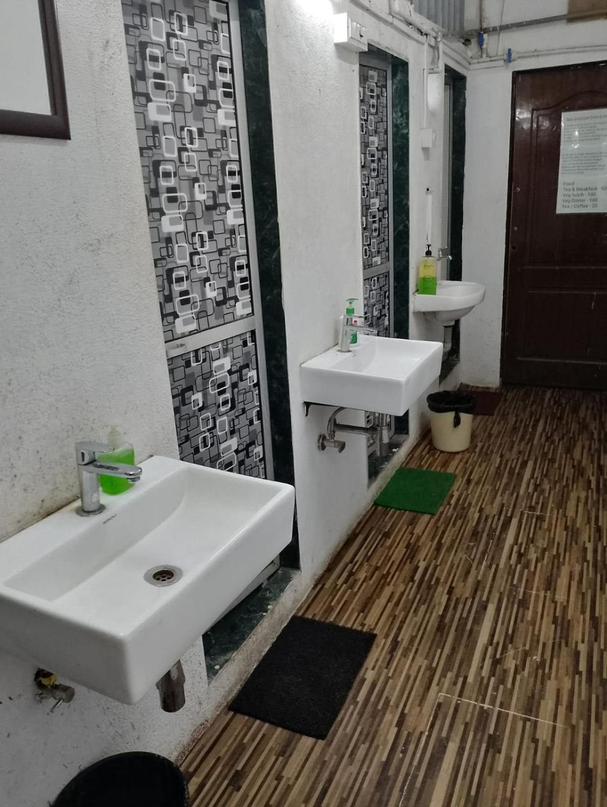 Bapuji Dormitory Hostel Bombay Eksteriør billede
